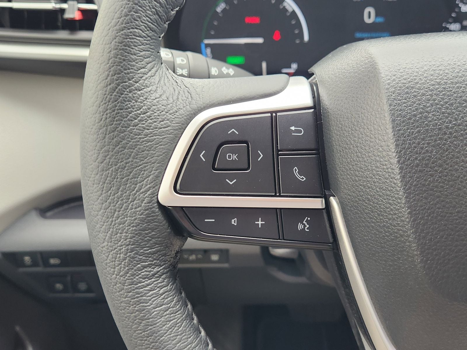 2023 Toyota Sienna XLE 8 Passenger