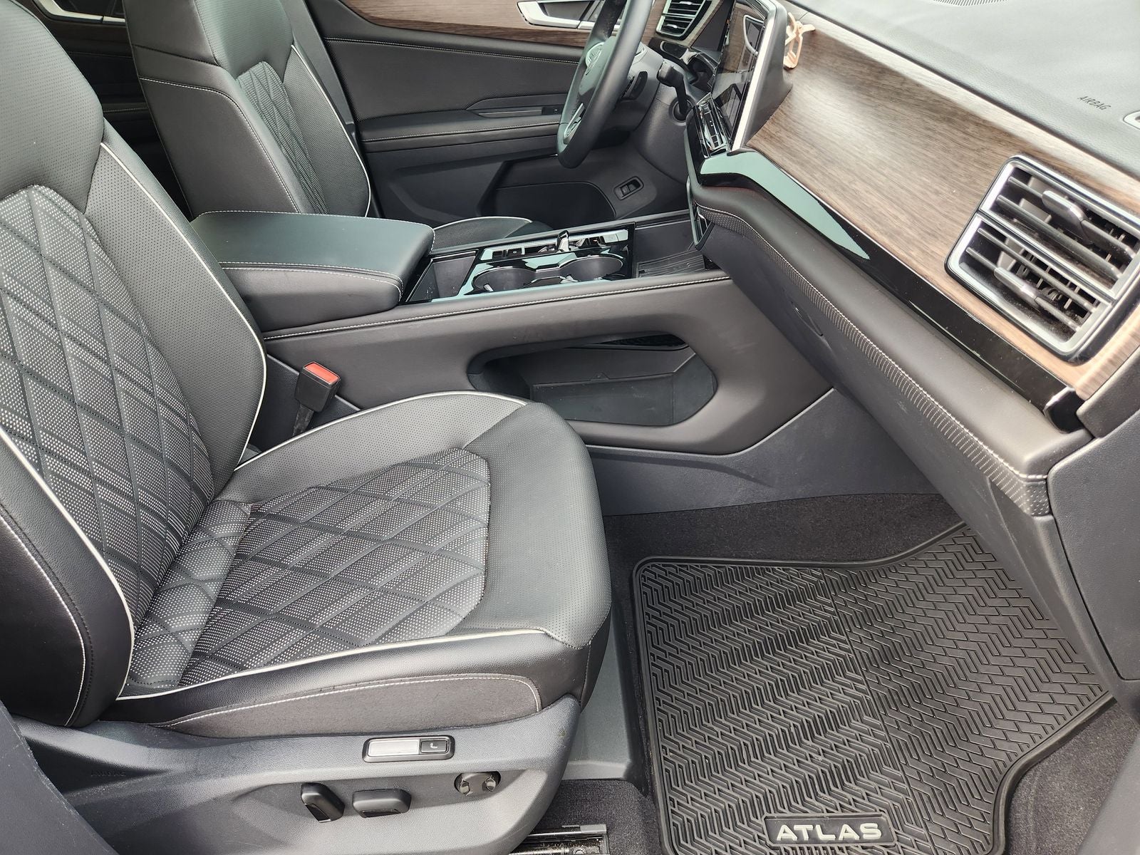 2025 Volkswagen Atlas 2.0T SEL Premium R-Line