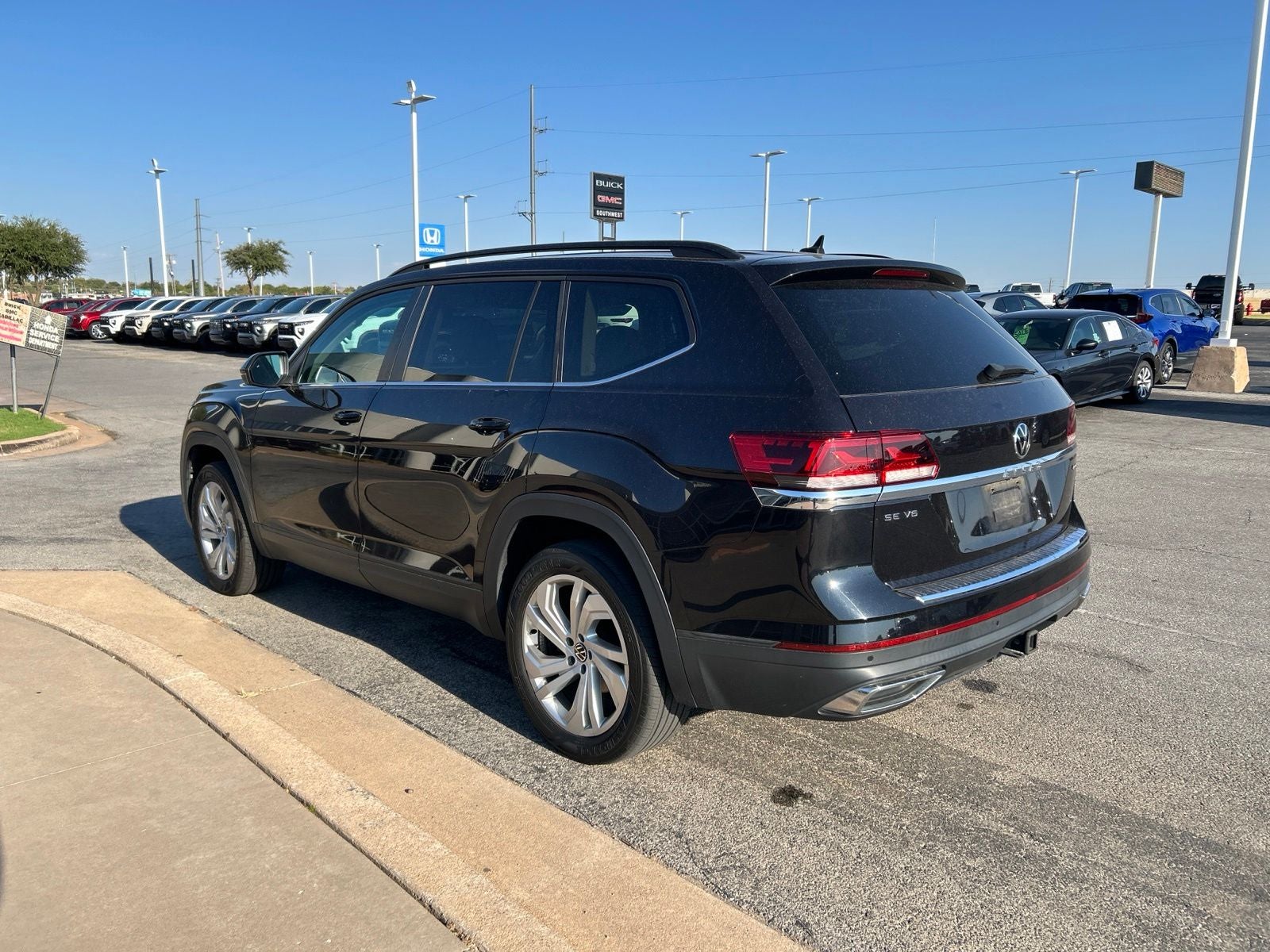2023 Volkswagen Atlas 3.6L V6 SE w/Technology