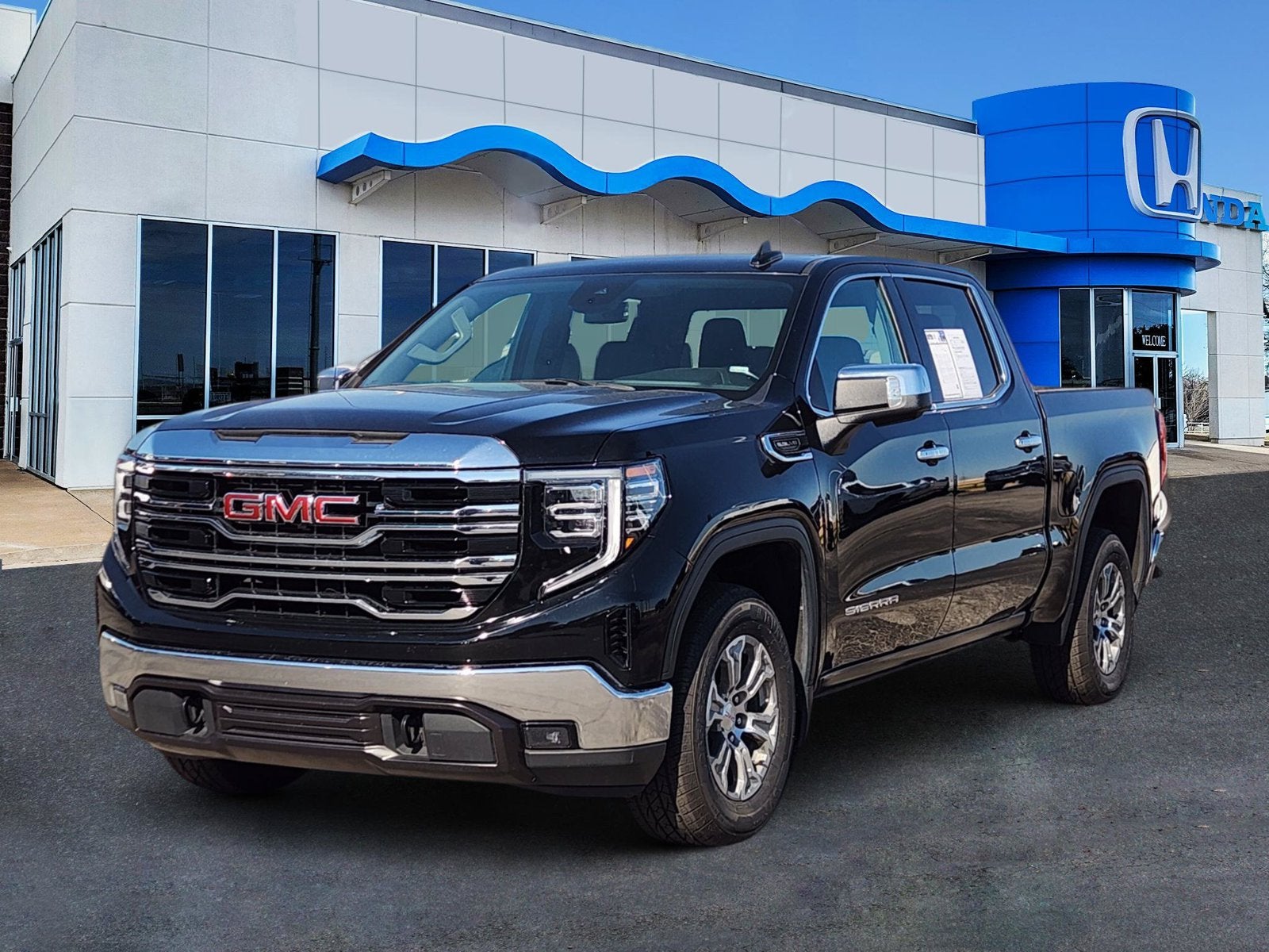 2025 GMC Sierra 1500 SLT