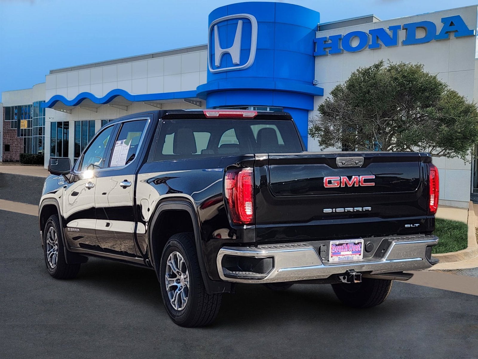 2025 GMC Sierra 1500 SLT