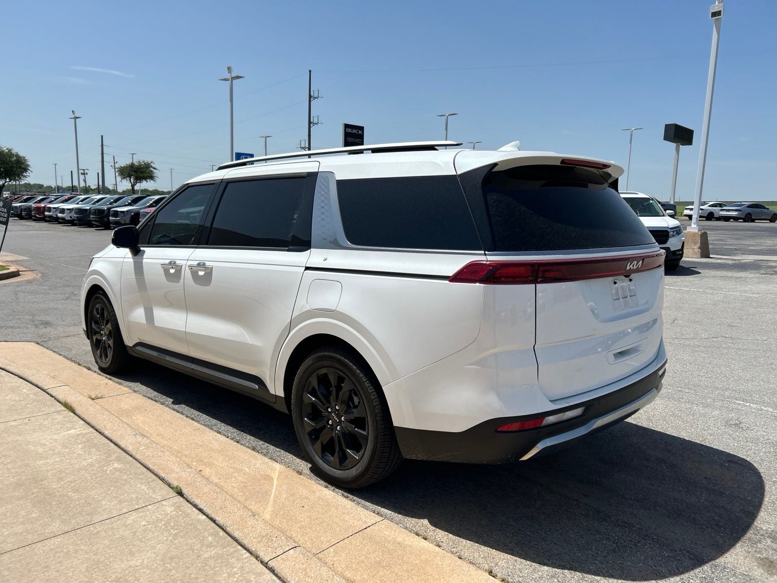 2024 Kia Carnival SX