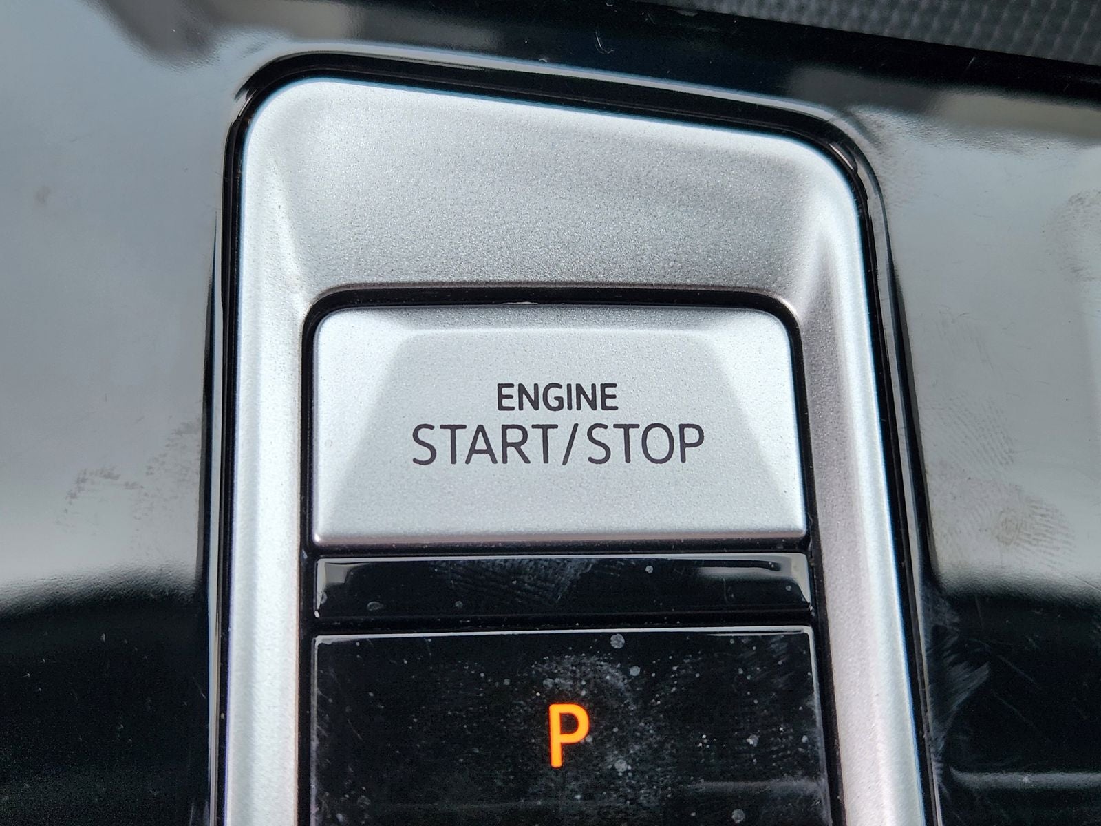 2025 Volkswagen Atlas Cross Sport 2.0T SEL R-Line Black