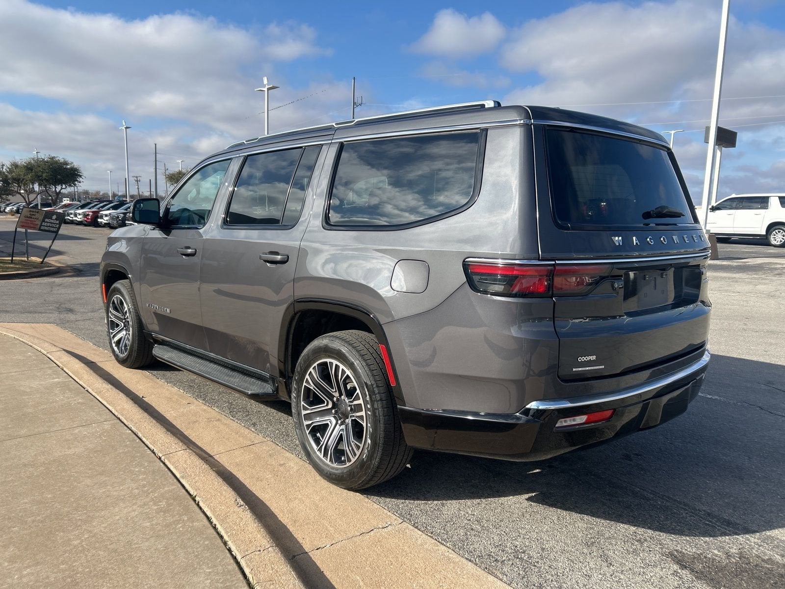 2023 Jeep Wagoneer Base