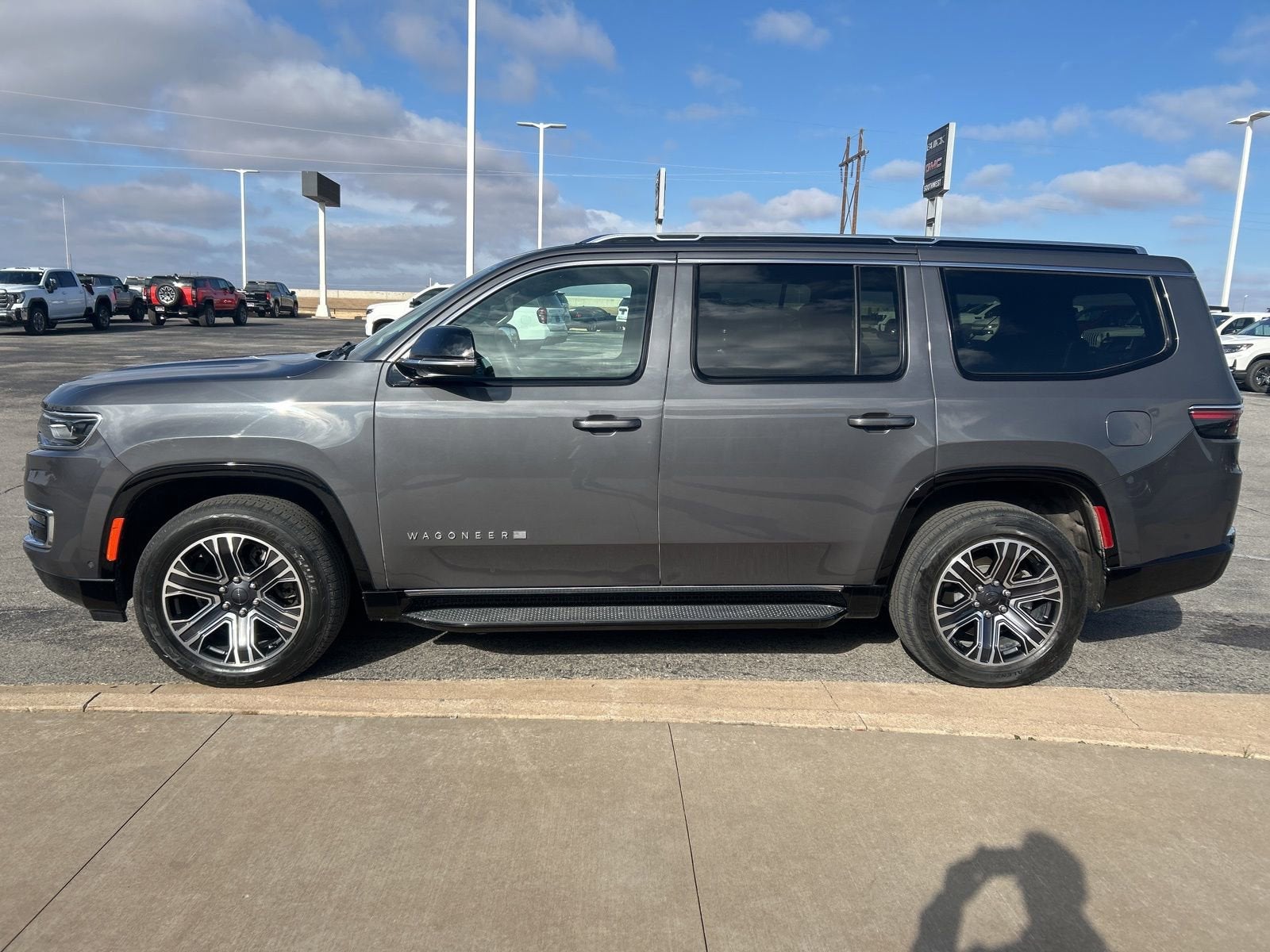 2023 Jeep Wagoneer Base