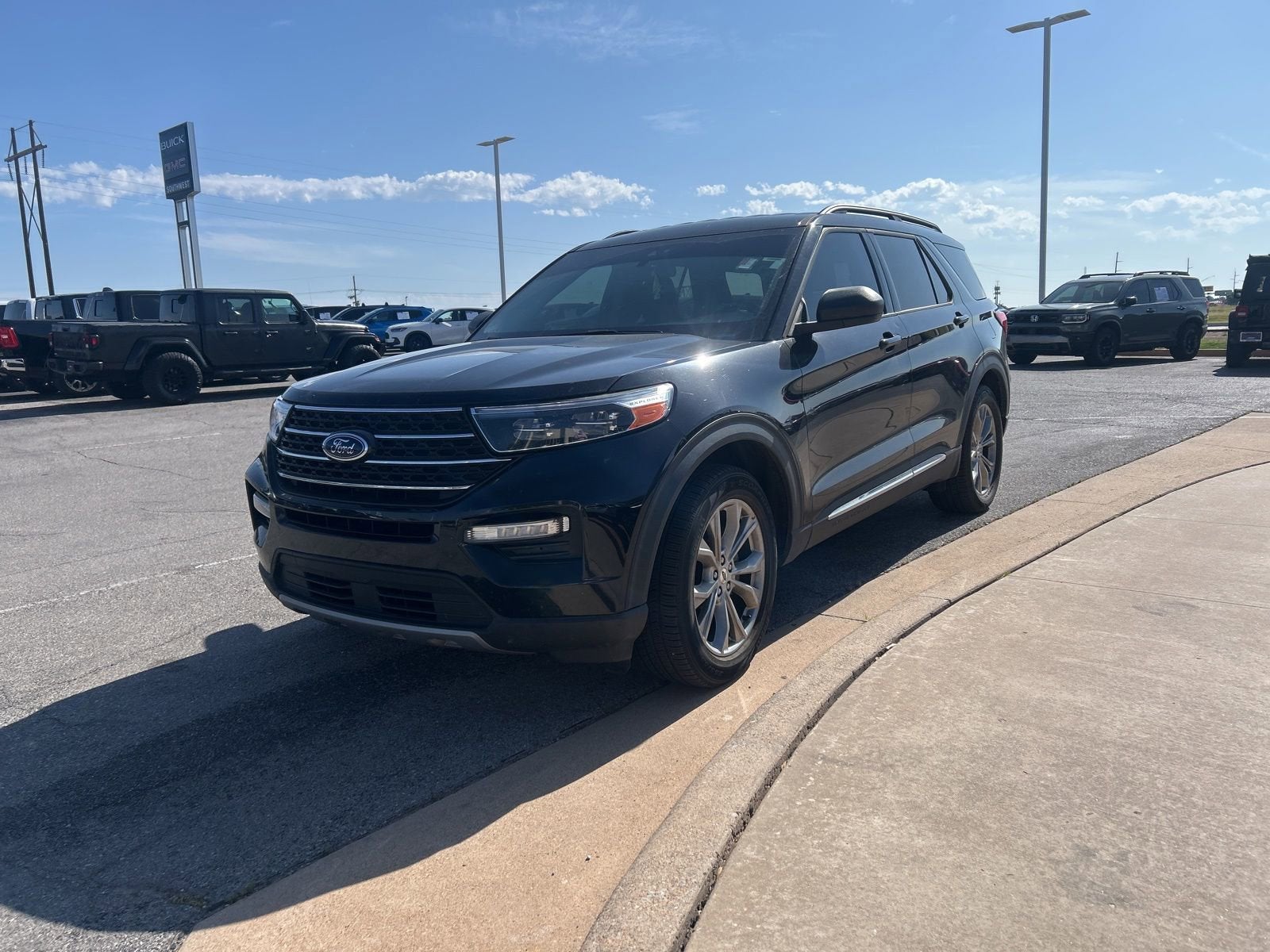 2023 Ford Explorer XLT RWD's photo