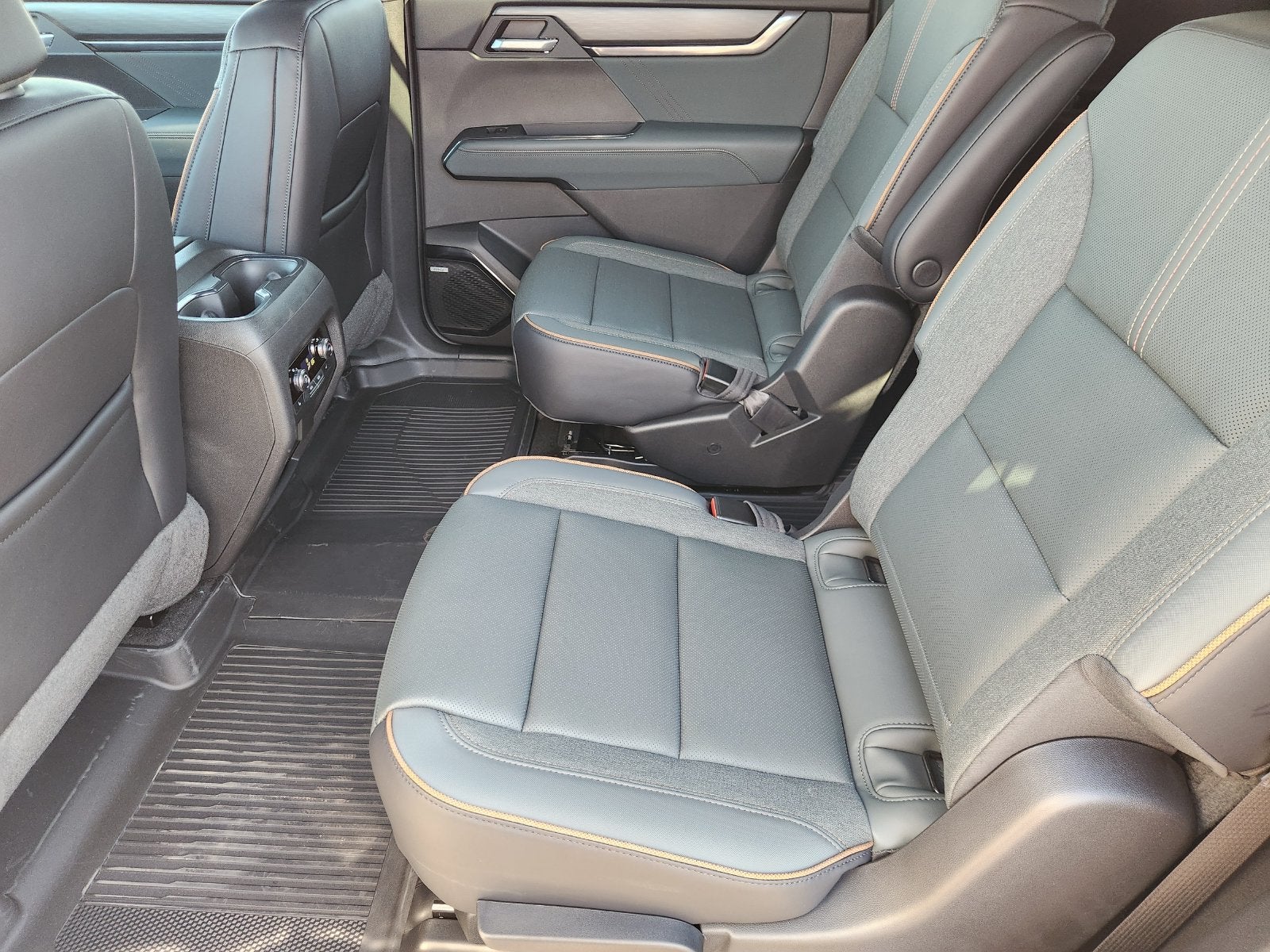2027 GMC Acadia AT4