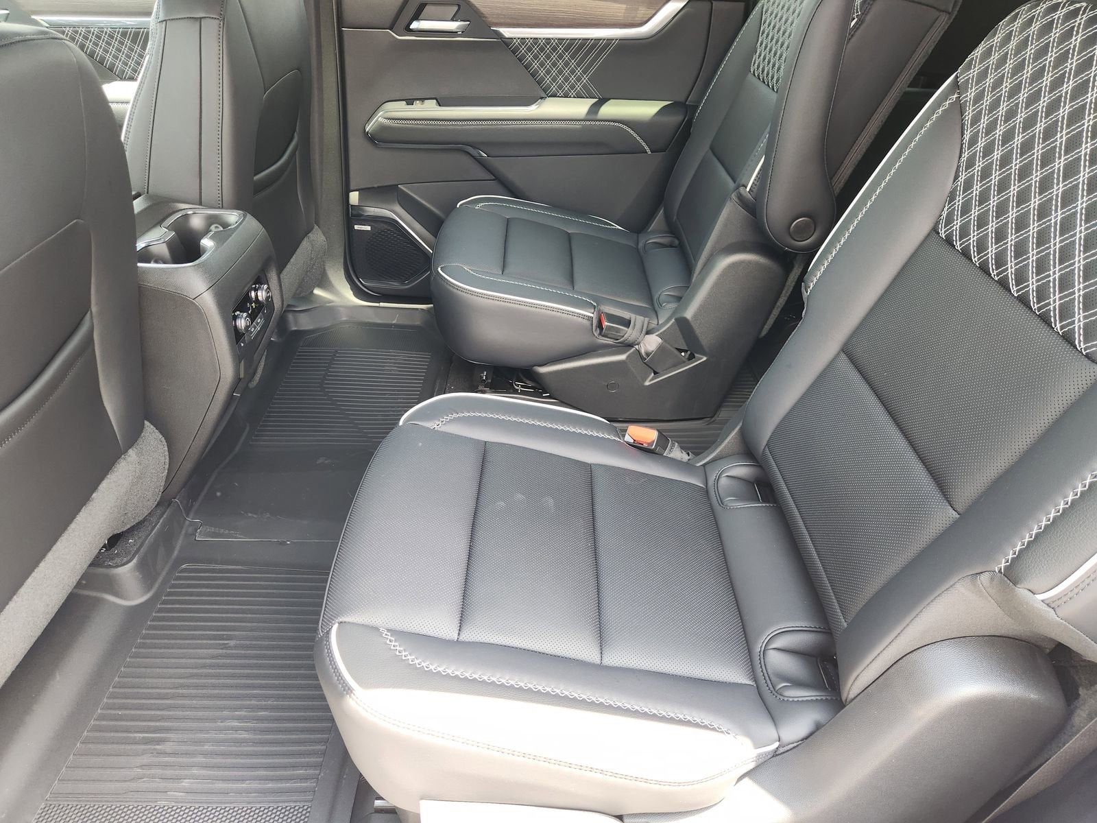 2026 GMC Acadia Denali - Photo 34