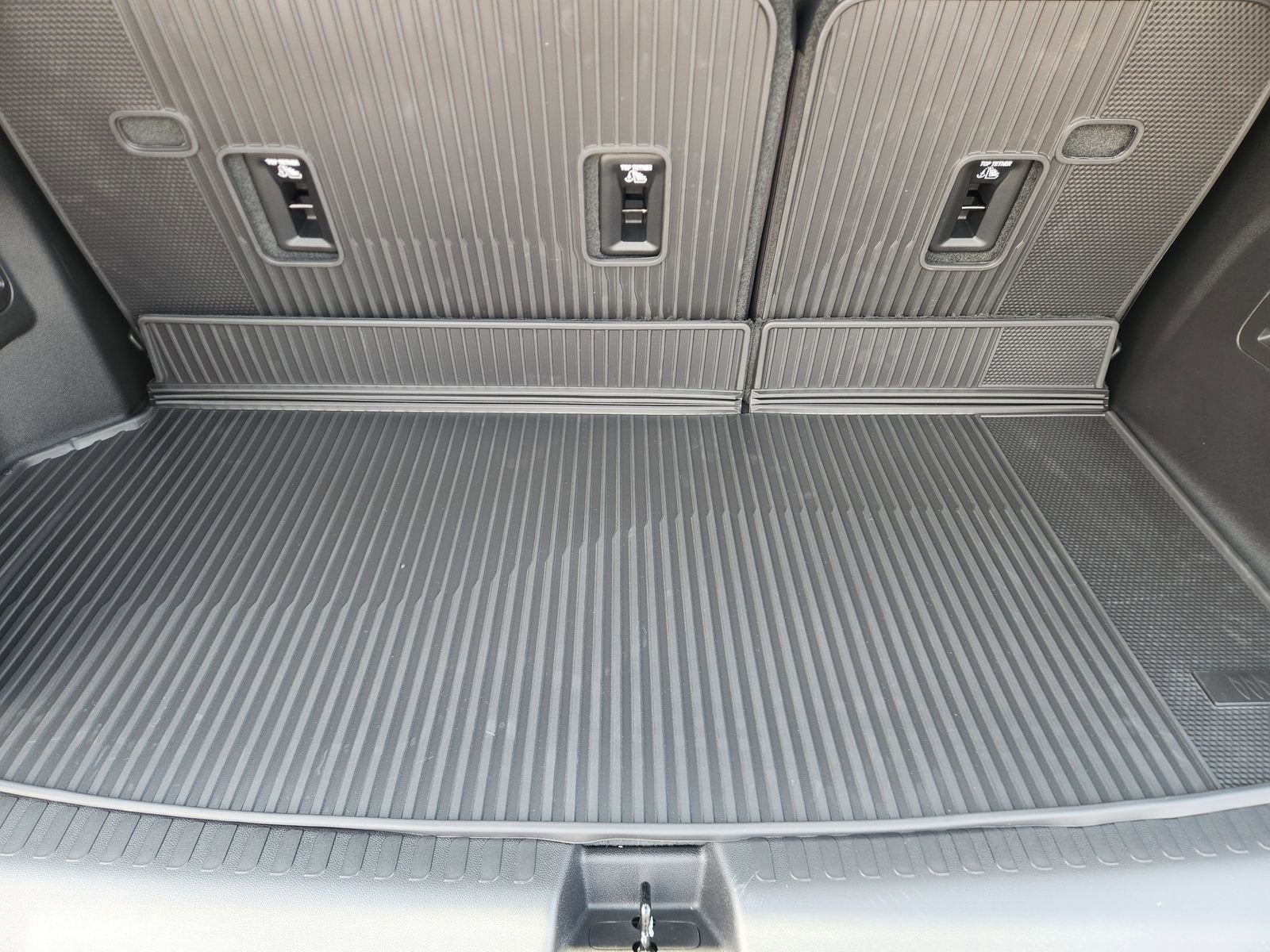2026 GMC Acadia Denali - Photo 38