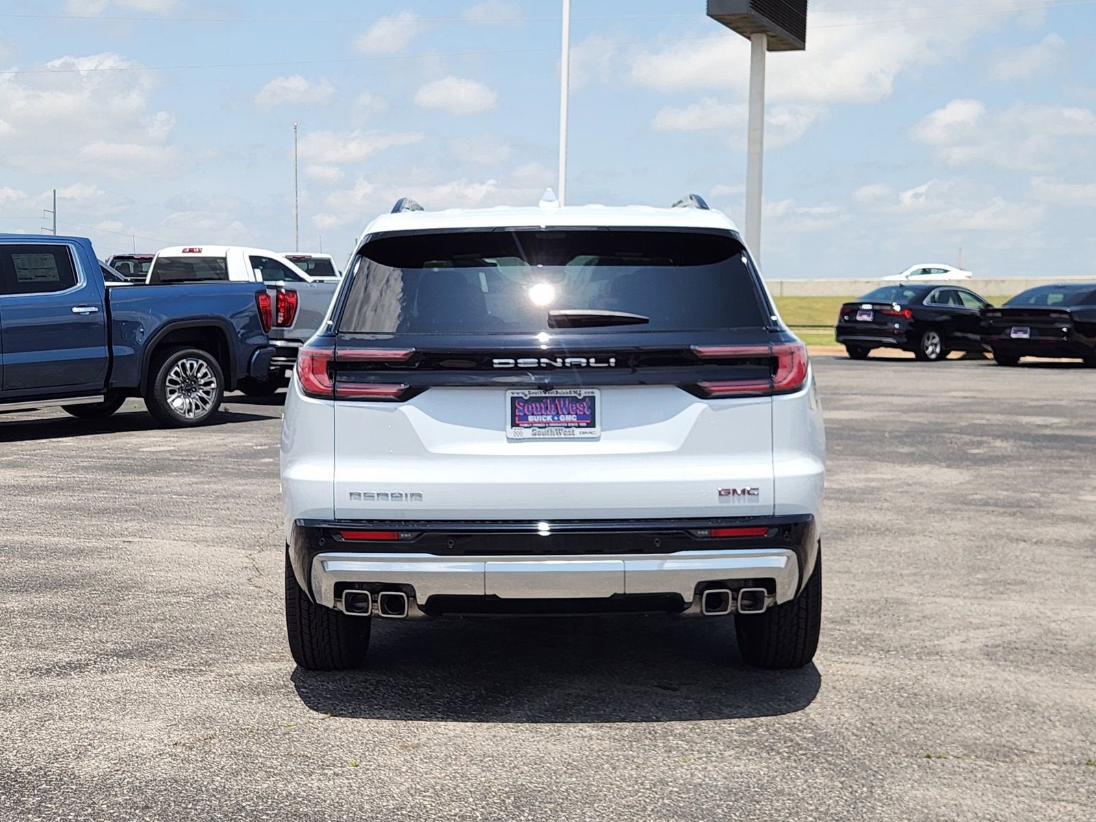2026 GMC Acadia Denali - Photo 8