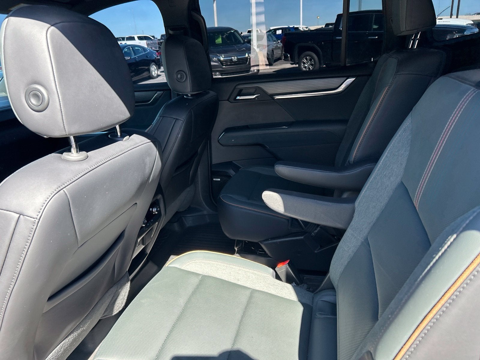 2025 GMC Acadia AT4