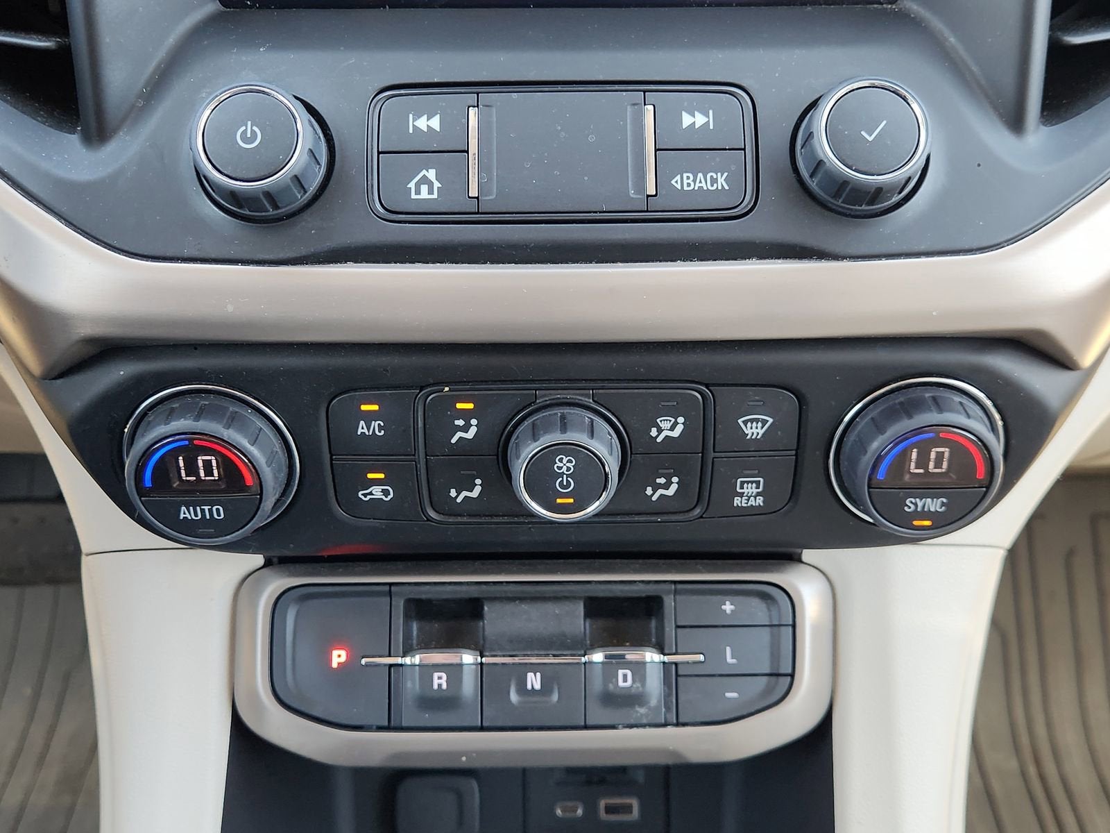 2022 GMC Acadia Denali