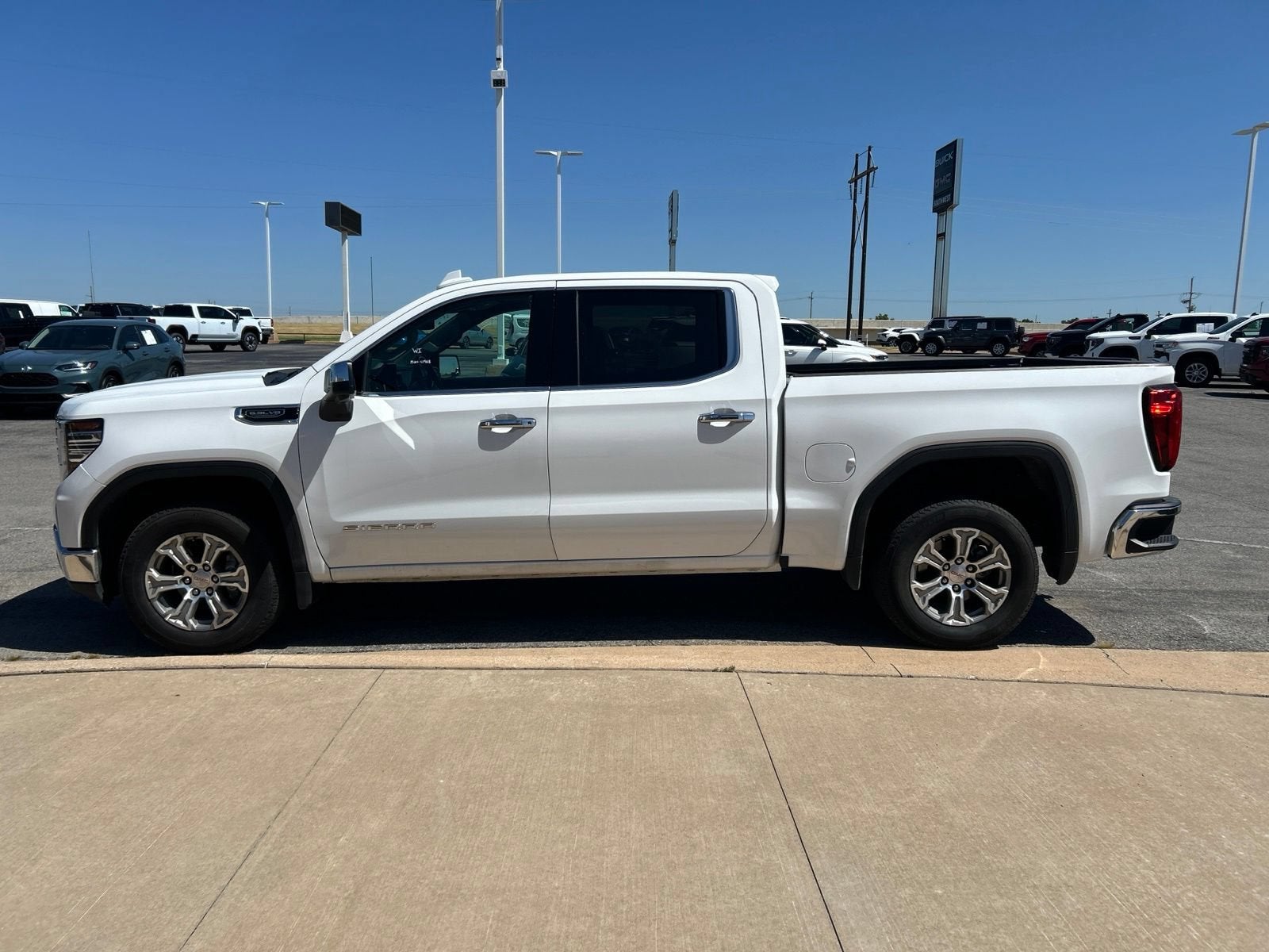 2025 GMC Sierra 1500 SLT