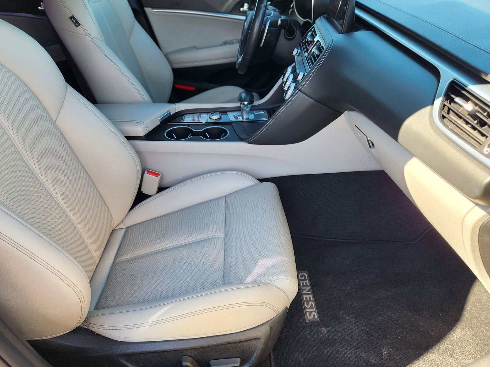 2022 Genesis G70 2.0T