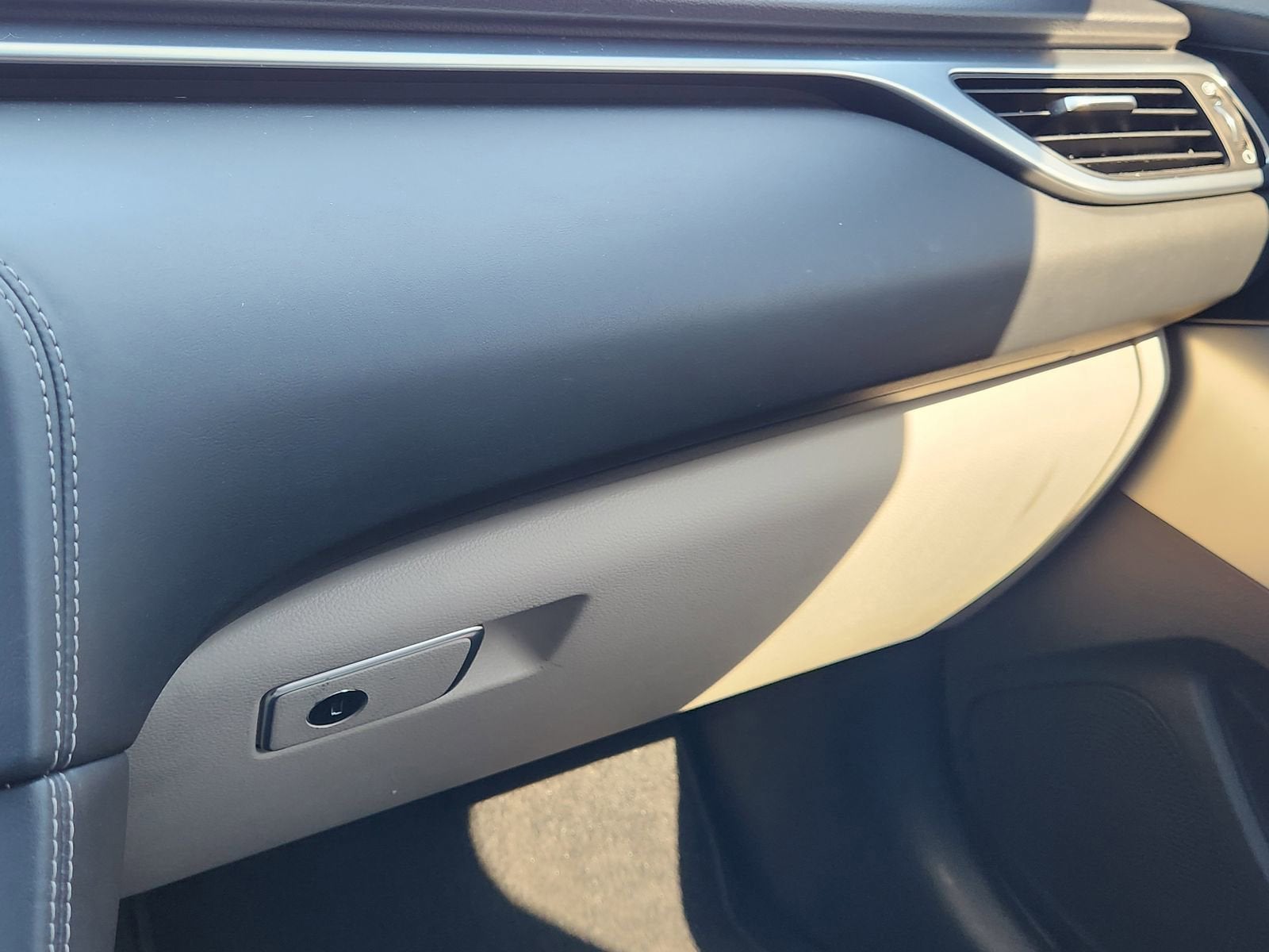 2022 Genesis G70 2.0T