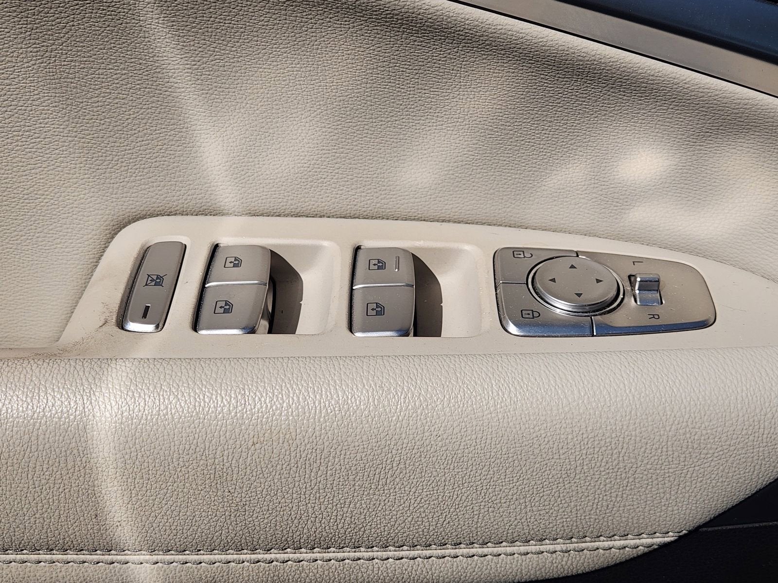 2022 Genesis G70 2.0T