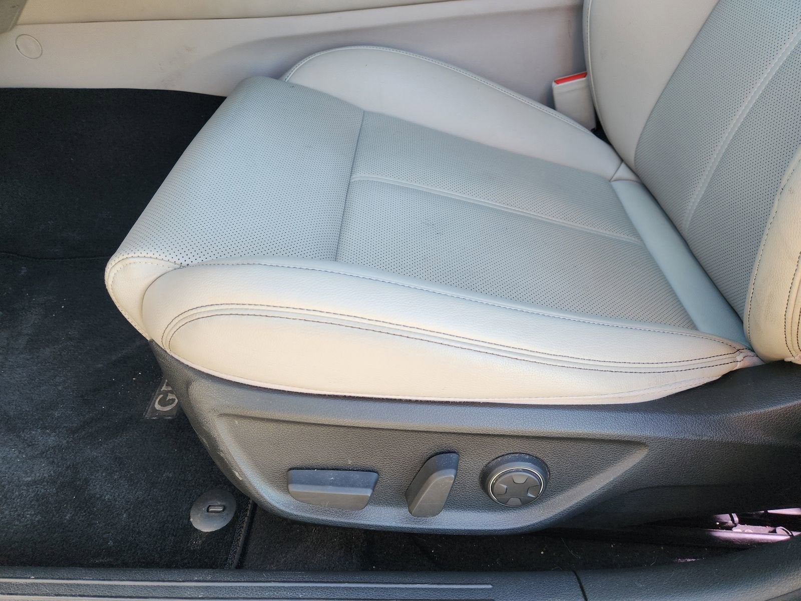 2022 Genesis G70 2.0T