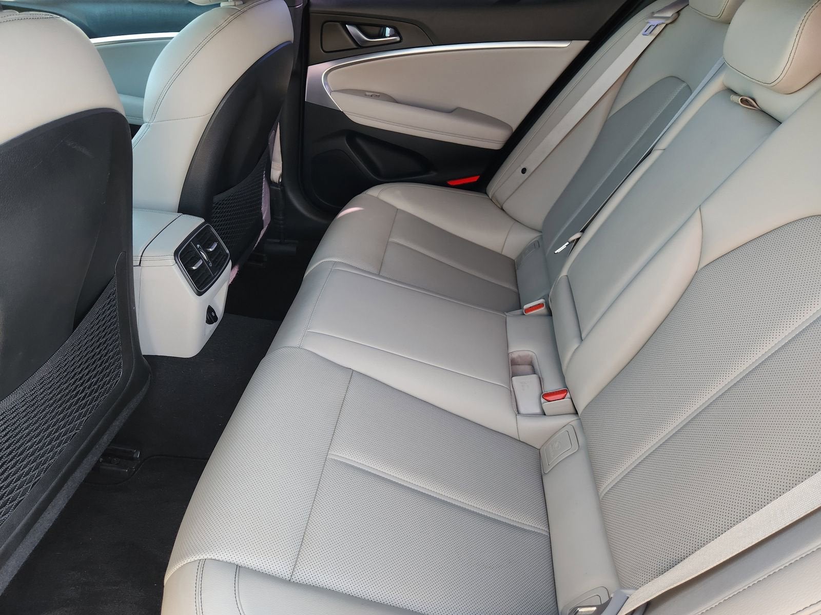 2022 Genesis G70 2.0T