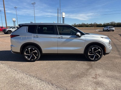 2023 Mitsubishi Outlander SE