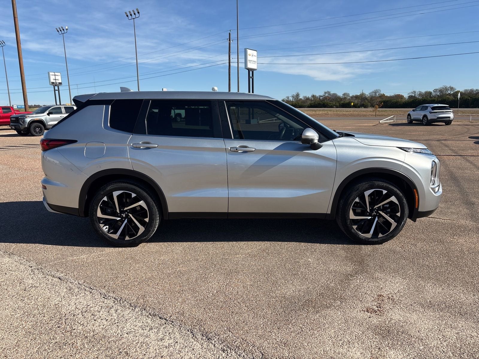 2023 Mitsubishi Outlander SE