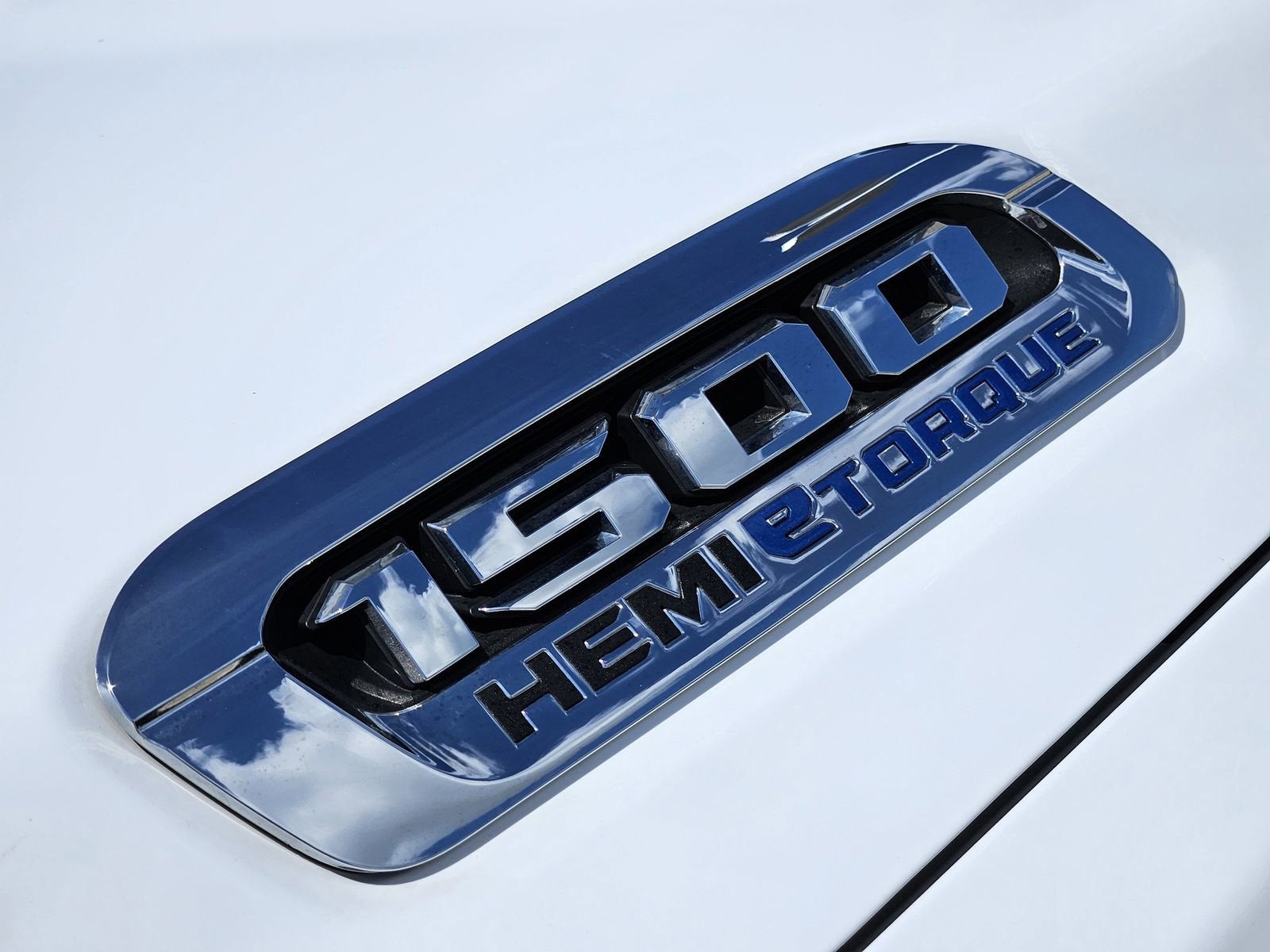 2024 RAM 1500 Laramie Crew Cab 4x4 5'7" Box