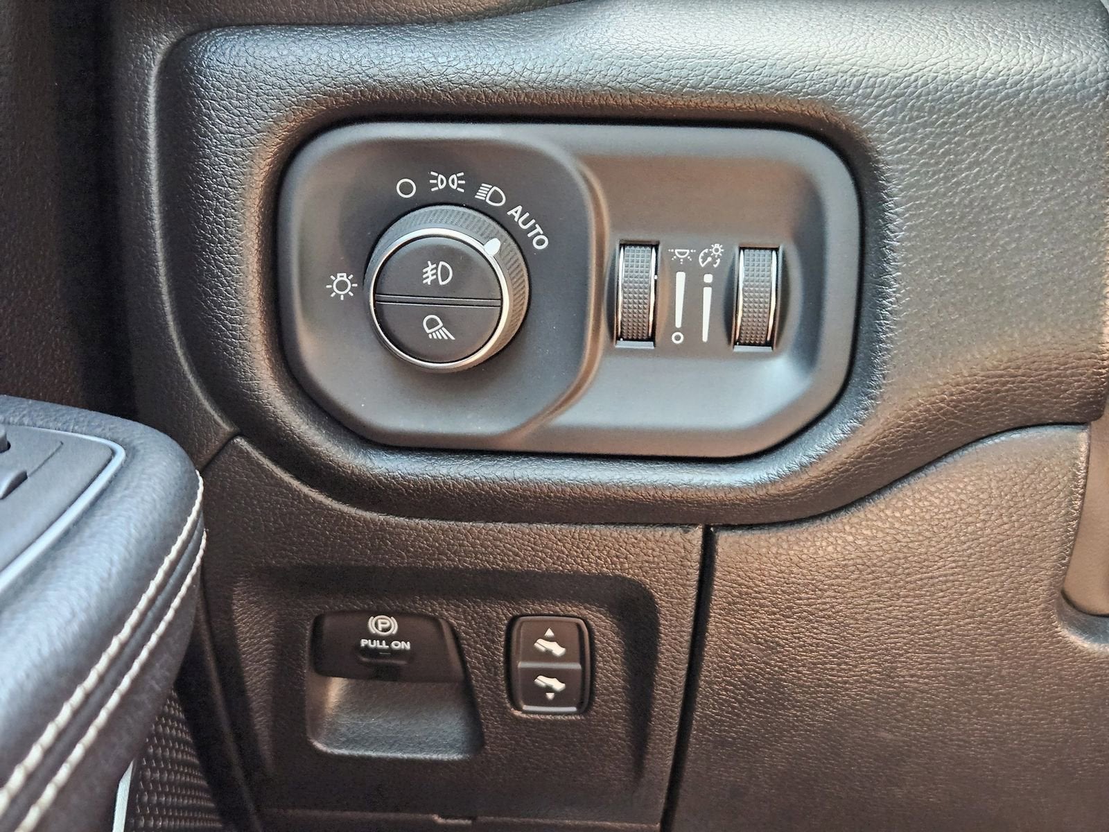 2024 RAM 1500 Laramie Crew Cab 4x4 5'7" Box