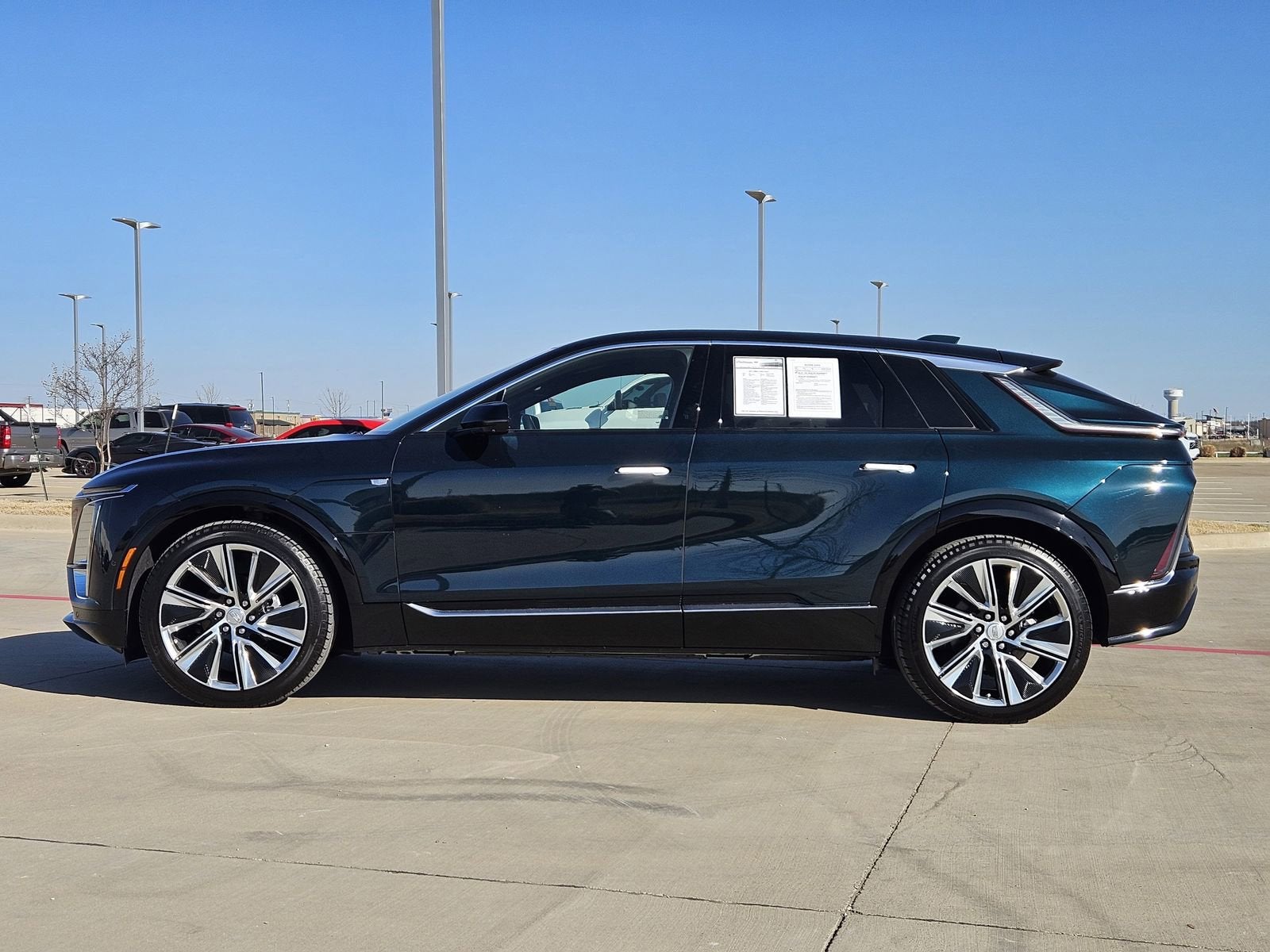 2024 Cadillac LYRIQ Luxury 3