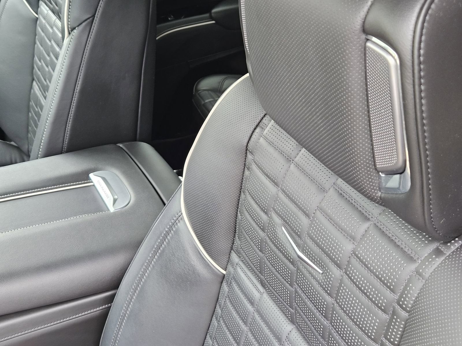 2023 Cadillac Escalade ESV Sport Platinum